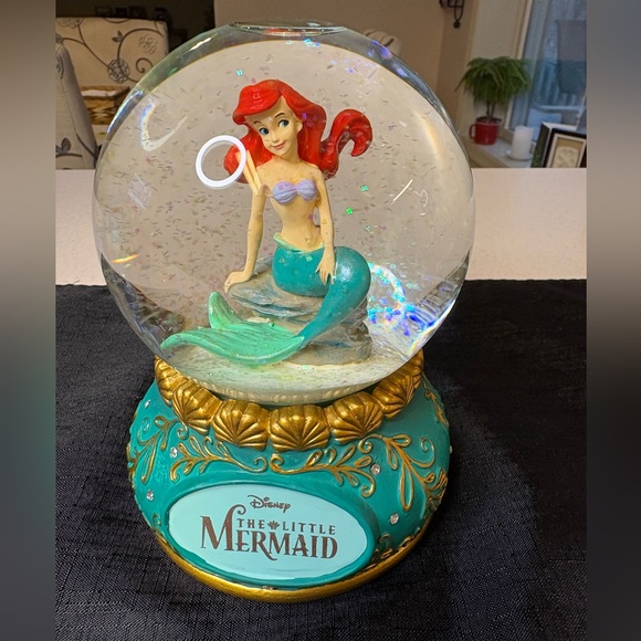 🔥🔥🔥Disney Showcase Collection Ariel From The Little Mermaid Water Globe - Picture 3 of 6
